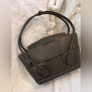 💯‼️ Authentic Bottega Venetta  Arco Leather Bag 💚❤️✨